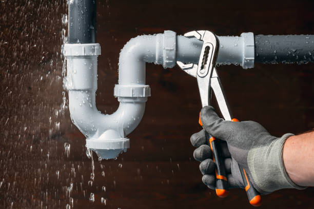 Professional Emergency Plumber technician working in Hallsville, MO